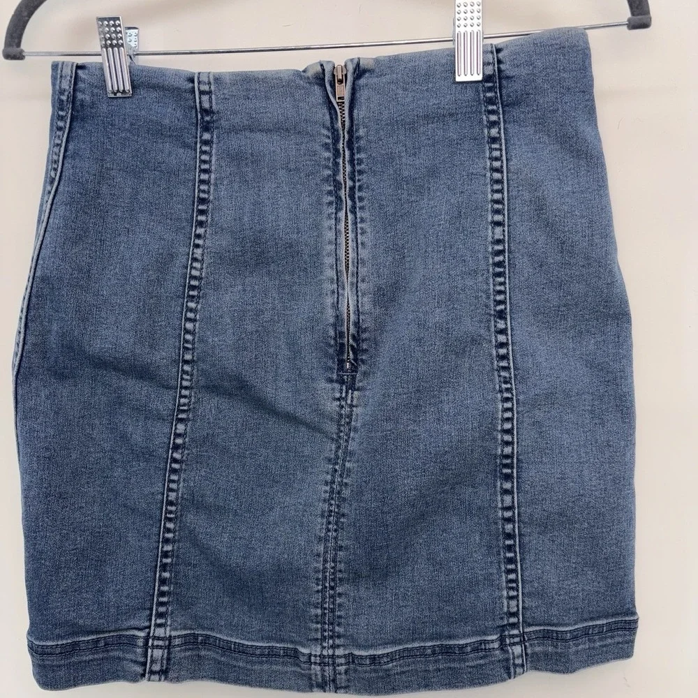 Free People Modern‎ Femme Denim Mini Skirt Stretchy Back Zip Jean Size 10
